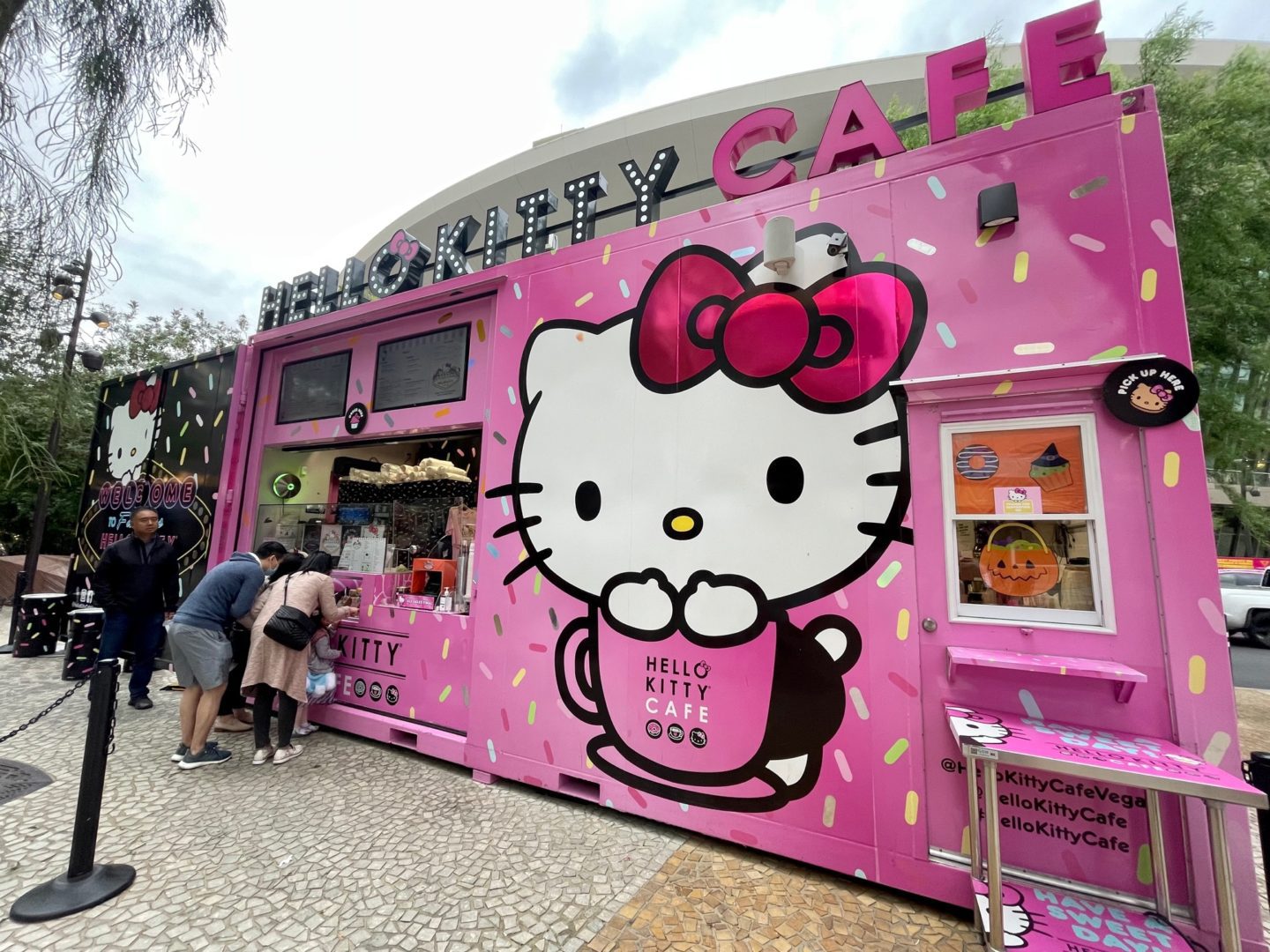Front of Hello Kitty Cafe Vegas